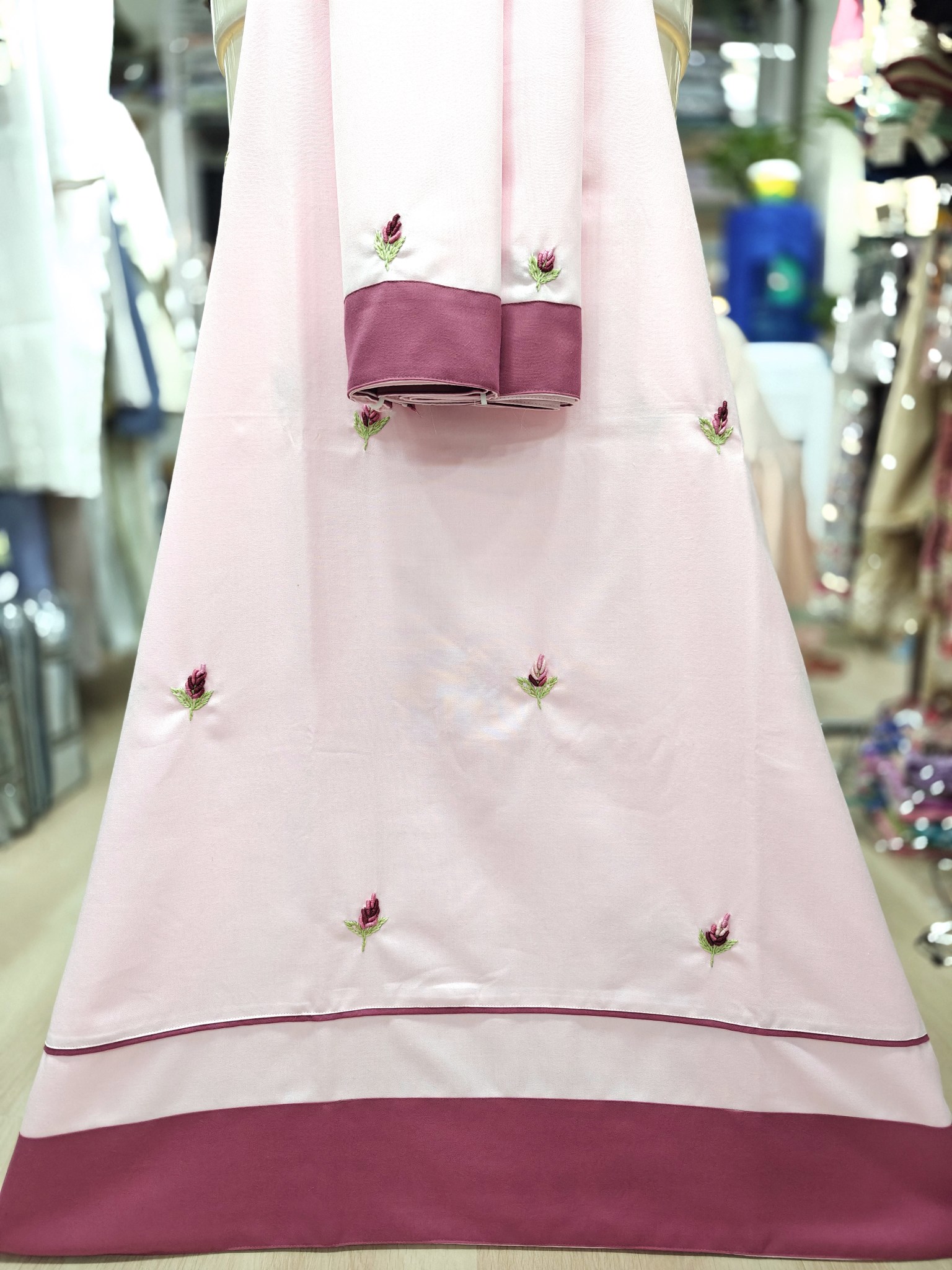  Ruby Fabric, Handwork Rida